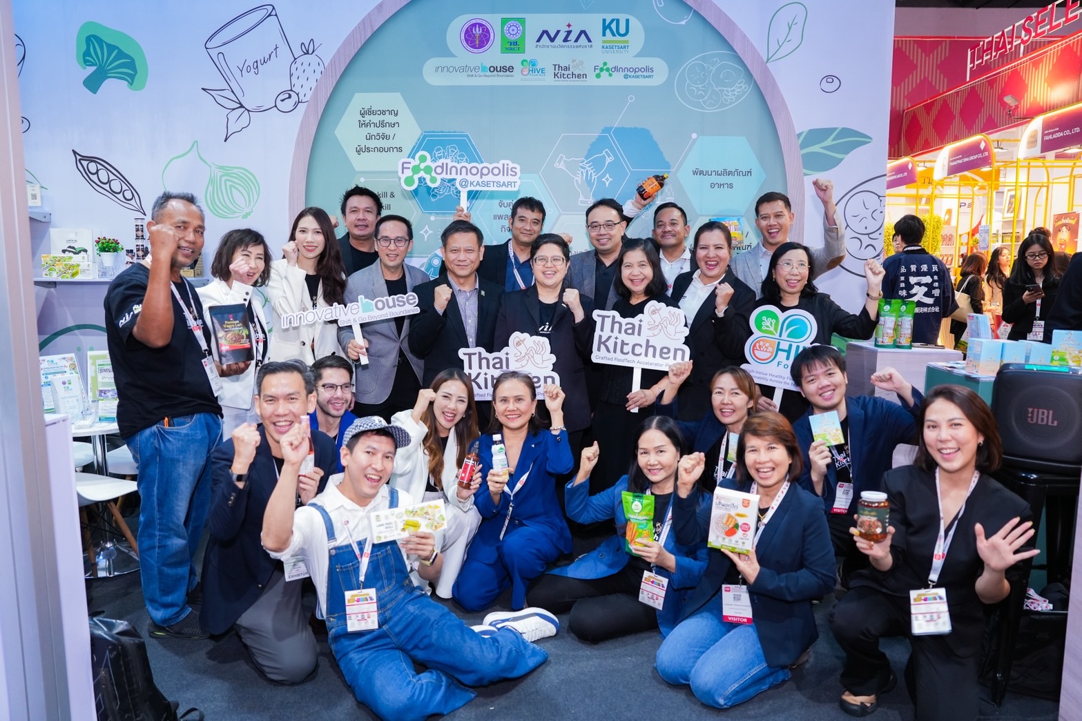 ผู้บริหาร NIA วช. มก. และผู้ประกอบการ Thai Kitchen 2026 ที่บูธ 9-BB01 งาน THAIFEX ANUGA ASIA 2026