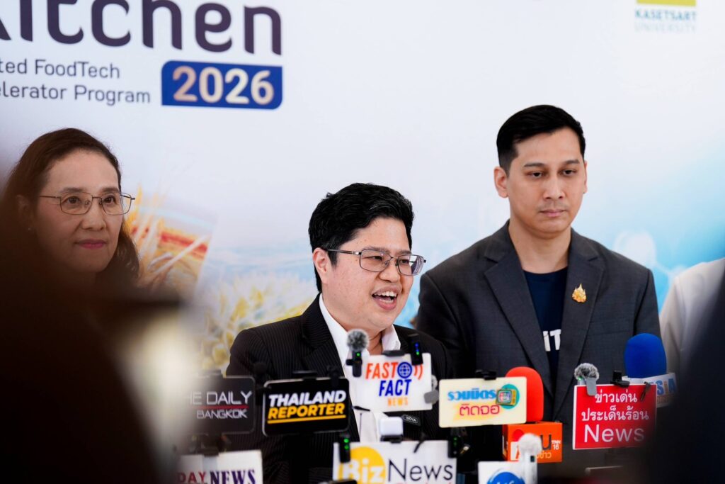 ผู้บริหารให้สัมภาษณ์สื่อมวลชน
