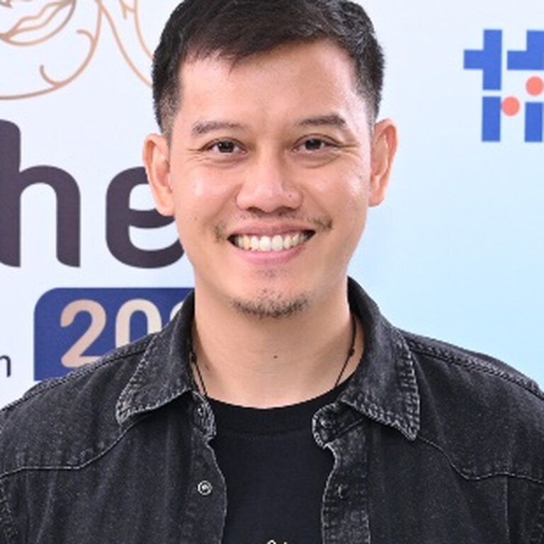 คุณพีรวิทย์ สิทธิหล่อ - กรรมการผู้จัดการ บริษัท มากขาม จำกัด